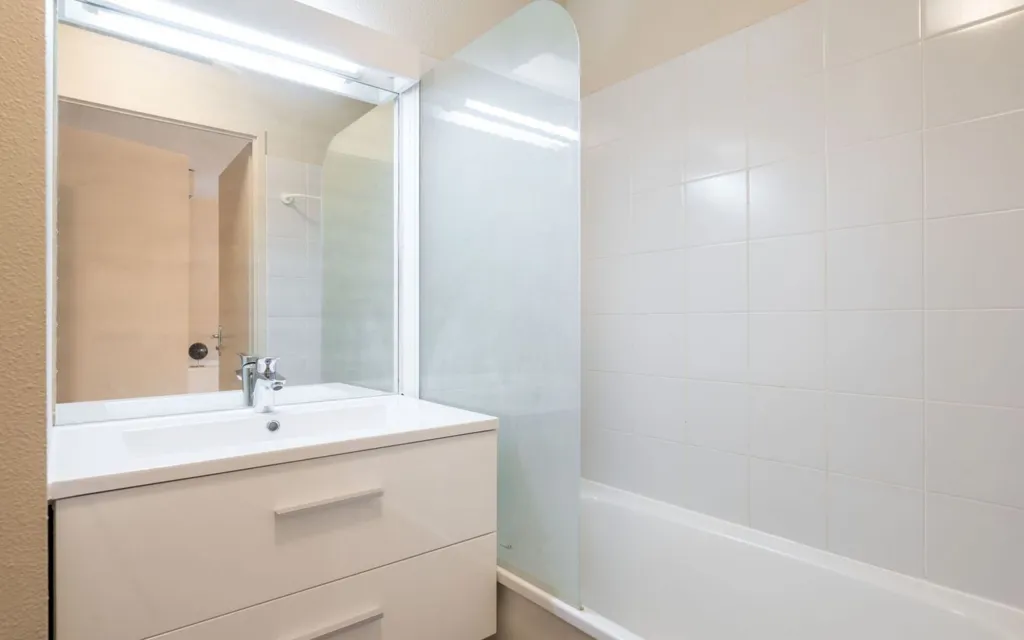 Vannitoad - Studio with Metro Access in Villeurbanne