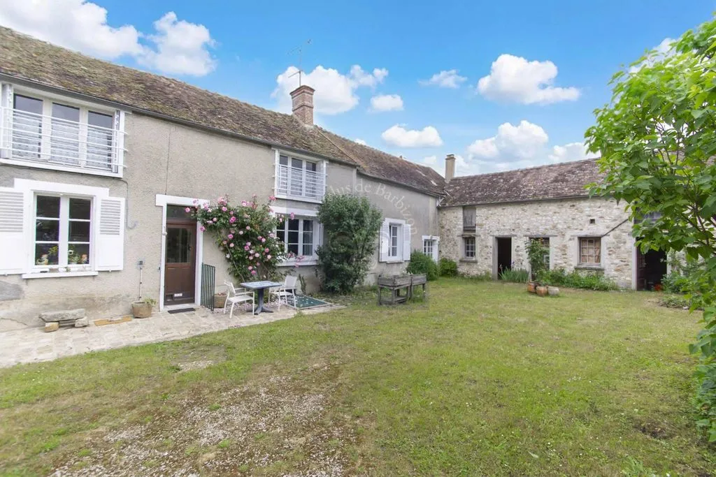 Aed - Farmhouse to Restore with Barns in Fontainebleau