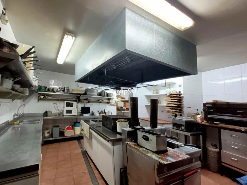 Kitchen - Restaurant for Rent with Terrace in Lleida
