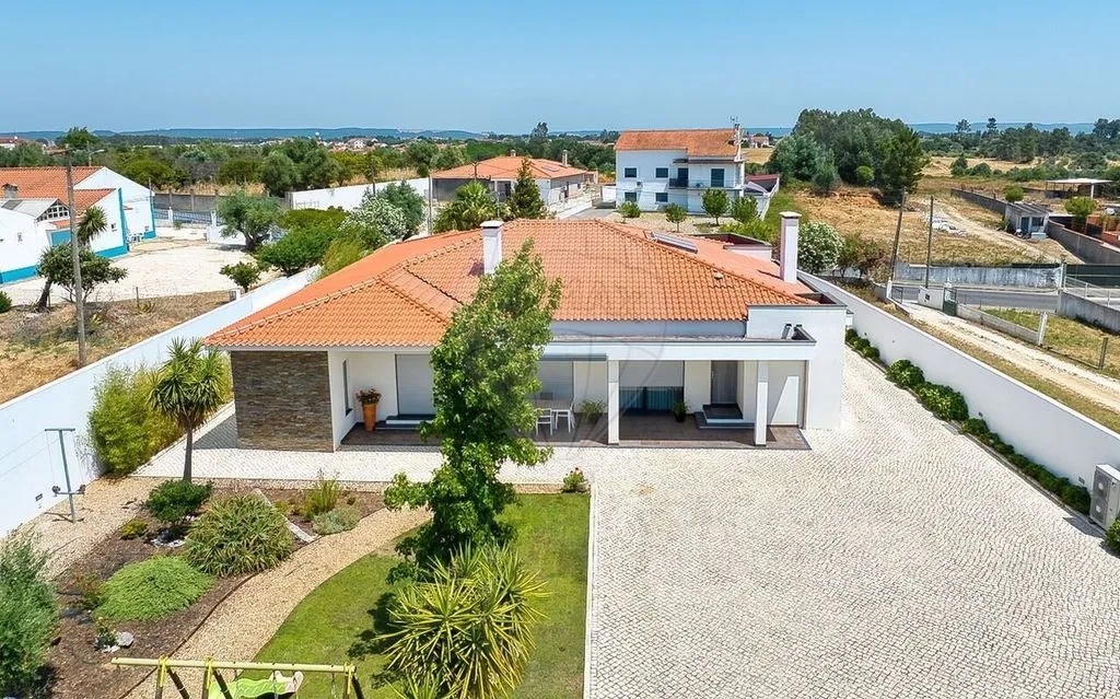 Õhuvaade - Luxury Villa with Extensive Land in Torres Novas