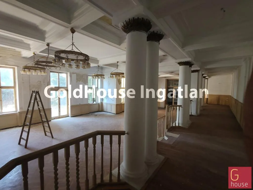 Entrée - Castle Villa with Courtyard in Budapest XXII