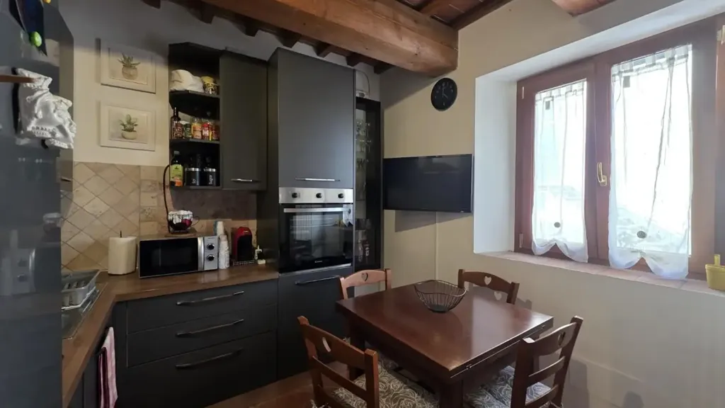 Sala da pranzo - Terraced House with Private Garden in Collesalvetti