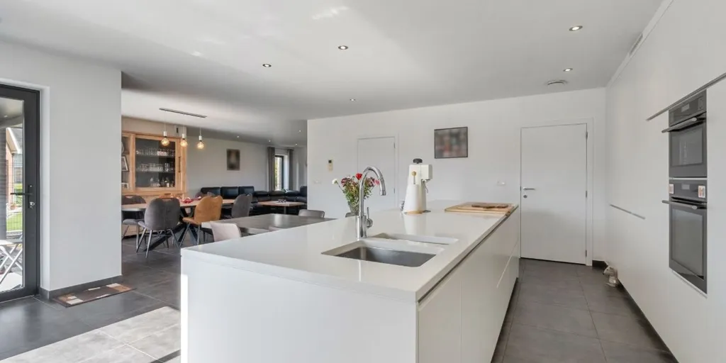 Köök - Modern Open-Plan House in Heukelom