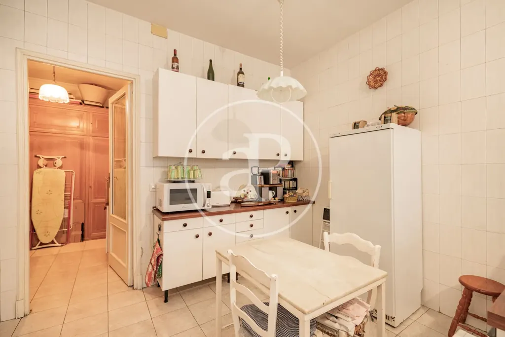 Cuisine - Luxury Apartment with High Ceilings in Madrid