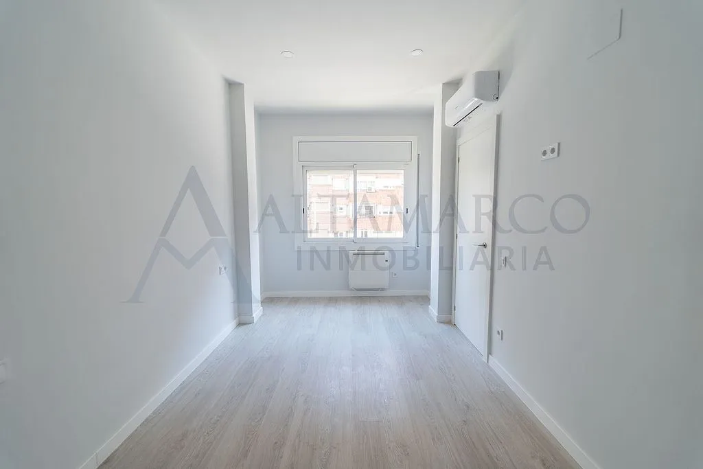 Hallway - Reform Apartment with Balcony in Barcelona