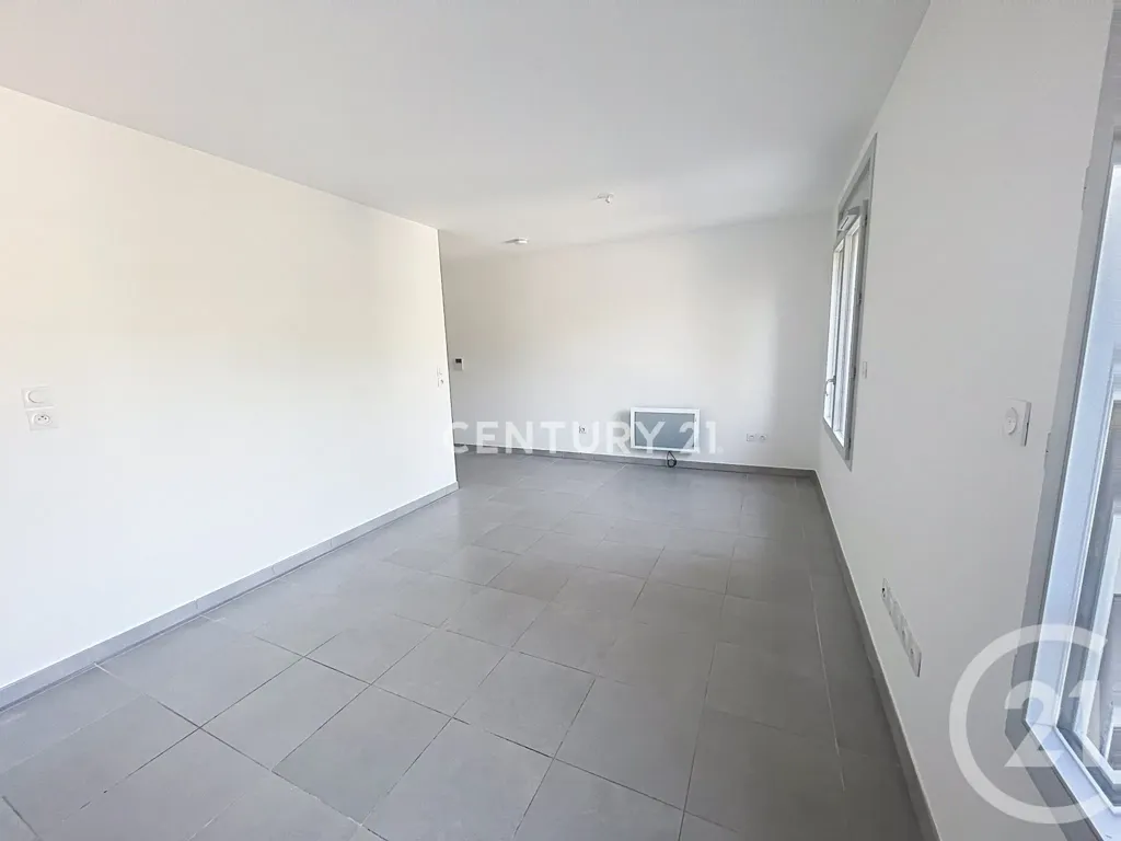 Pièces - Studio avec Ascenseur et Parking à Peypin