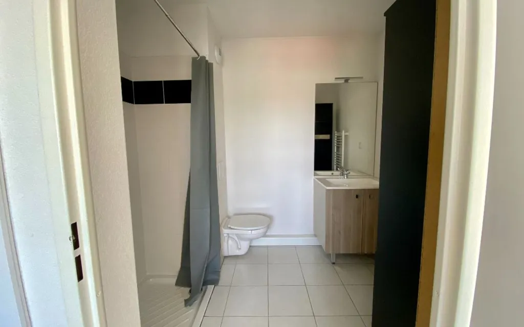 Salles de bain - Studio meublé avec vue dégagée à Toulouse