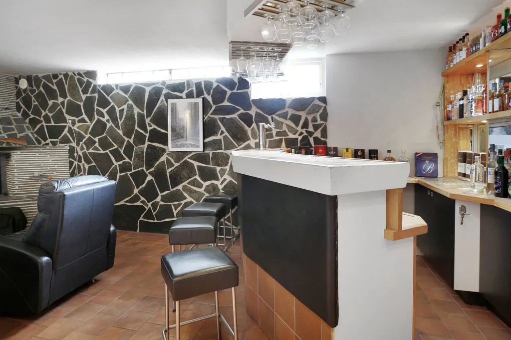 Pièces - Two-Storey Villa with Pool in Upplands Väsby