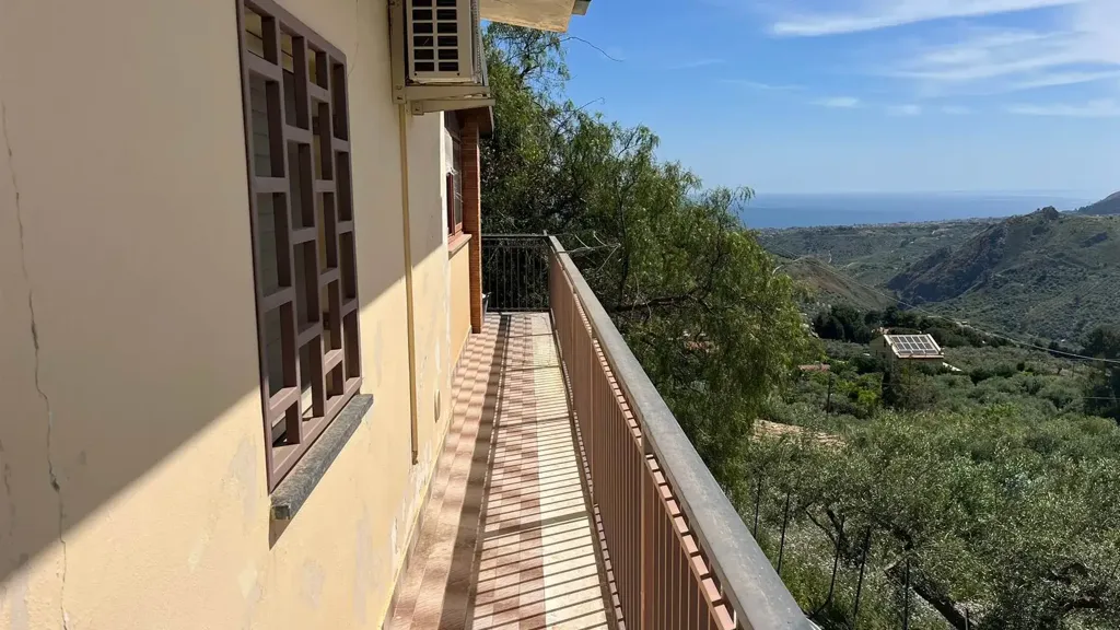 Balcon - Villa Portion with Garden in Casteldaccia
