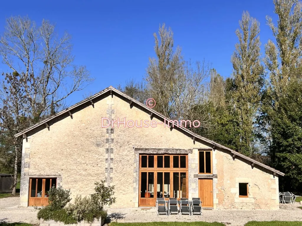Extérieur - Domaine avec Piscine et Gîtes à Ribérac