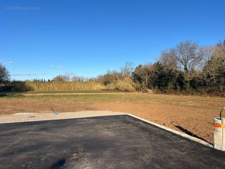Land in Saint-Martin-De-Crau