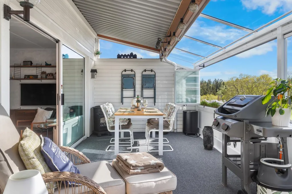 Terrass - Apartment with Balcony in Sollentuna