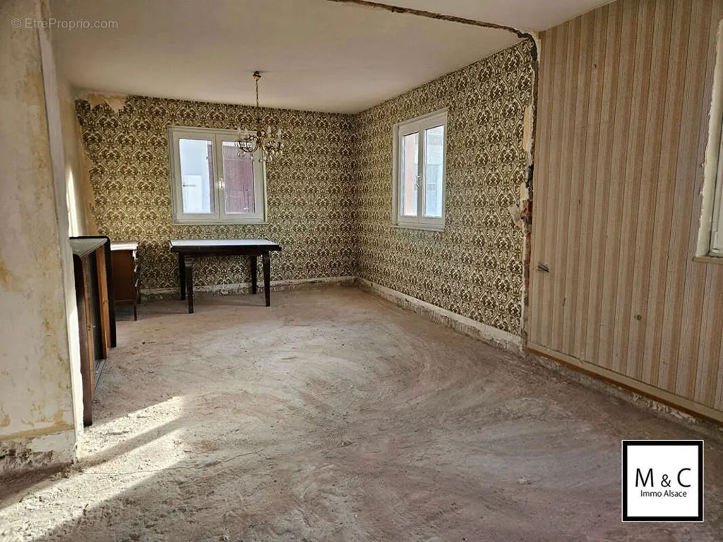 Pièces - Maison à Rénover avec Jardin à Schleithal