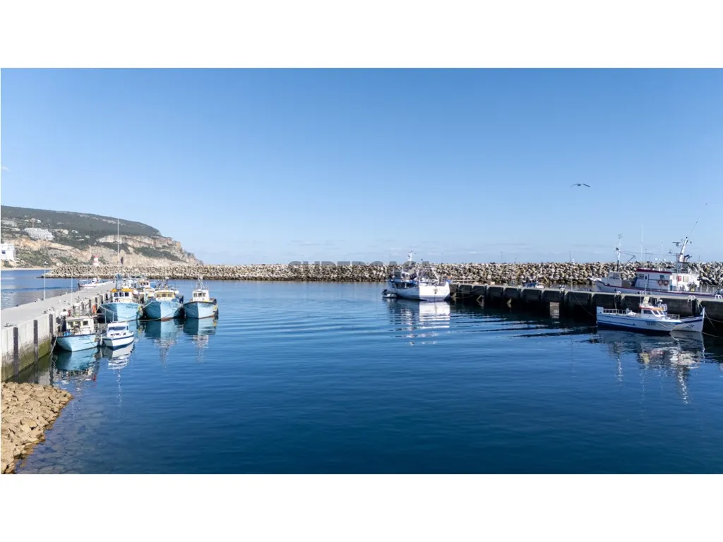 Duplex Flat with Sea View in Sesimbra