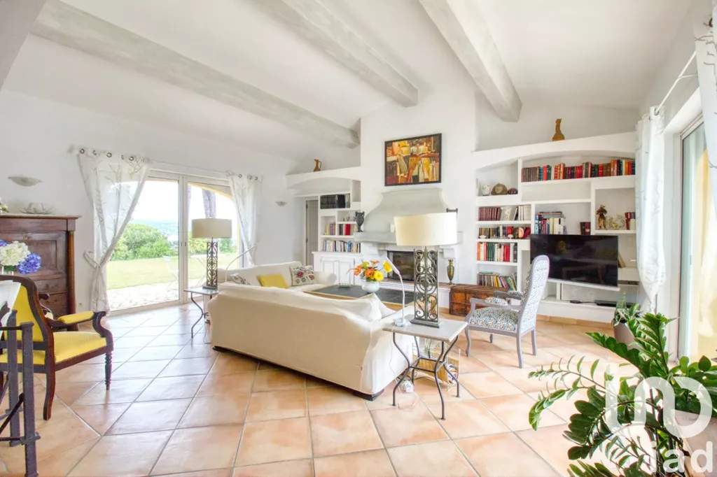 Living Room - Luxury Villa with Sea Views in Sainte-Maxime