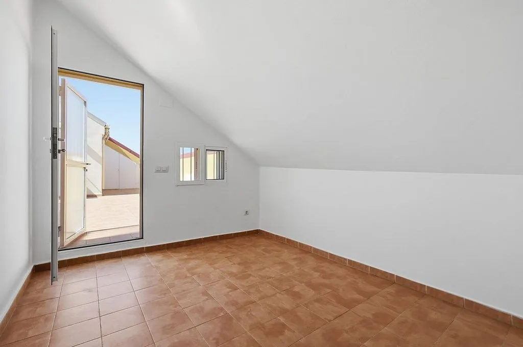 Pièces - Duplex with Terrace in Catarroja