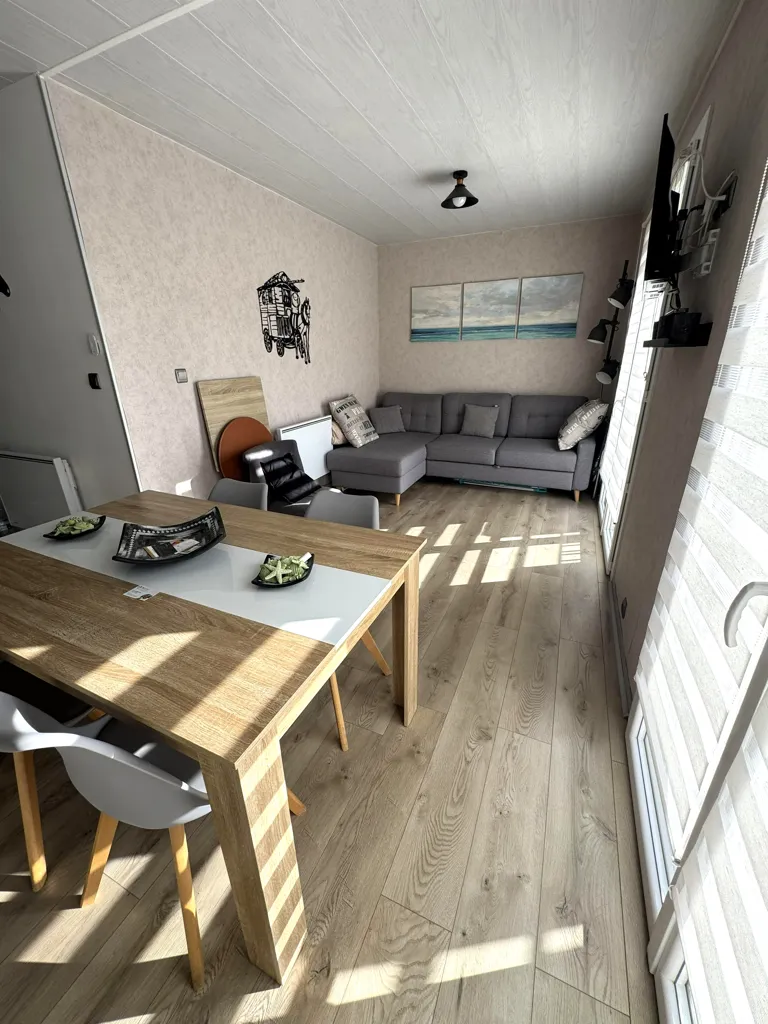 Söögituba - Renovated 2-Bed Flat with Balcony in Grau-du-Roi