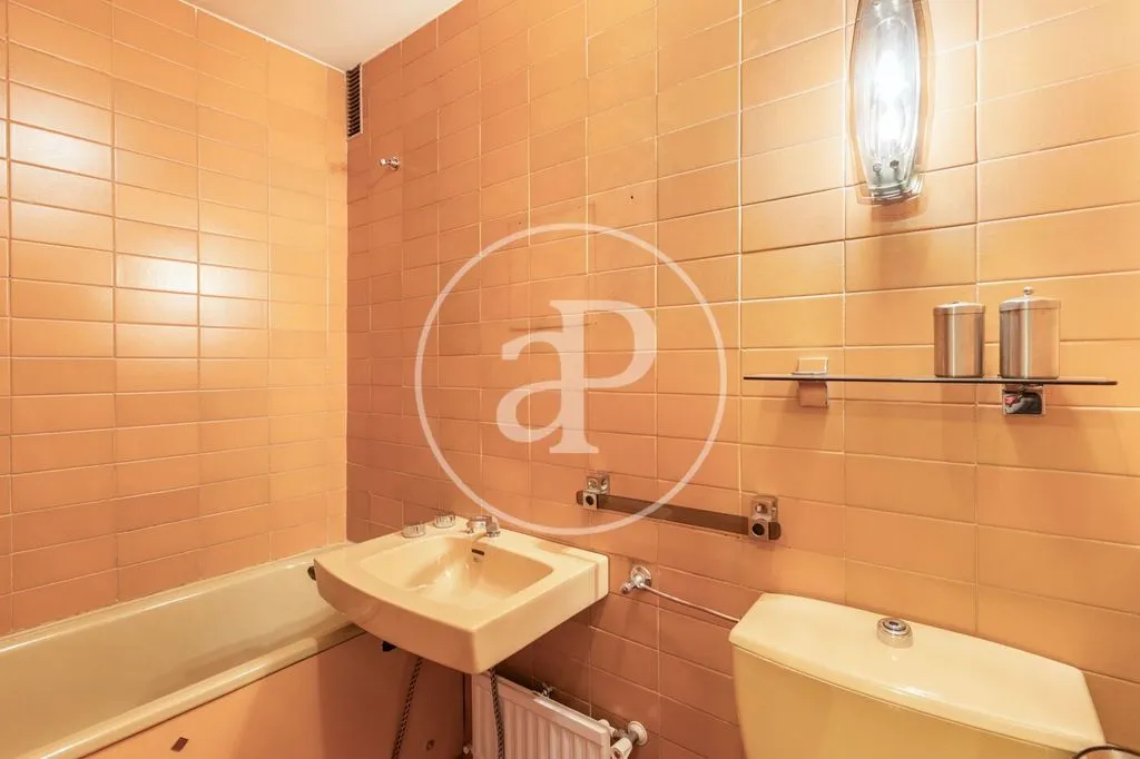 Vannitoad - Luxury Apartment with River Views in Madrid