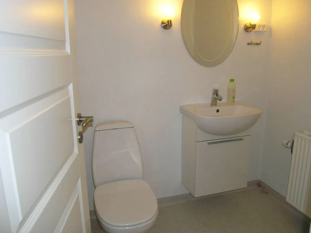 Bathrooms - Spacious Flat with Church Square View in Midtown