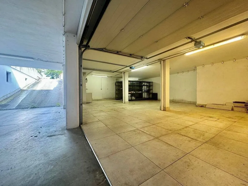 Garage - Luxury House with Pool in Bussolengo