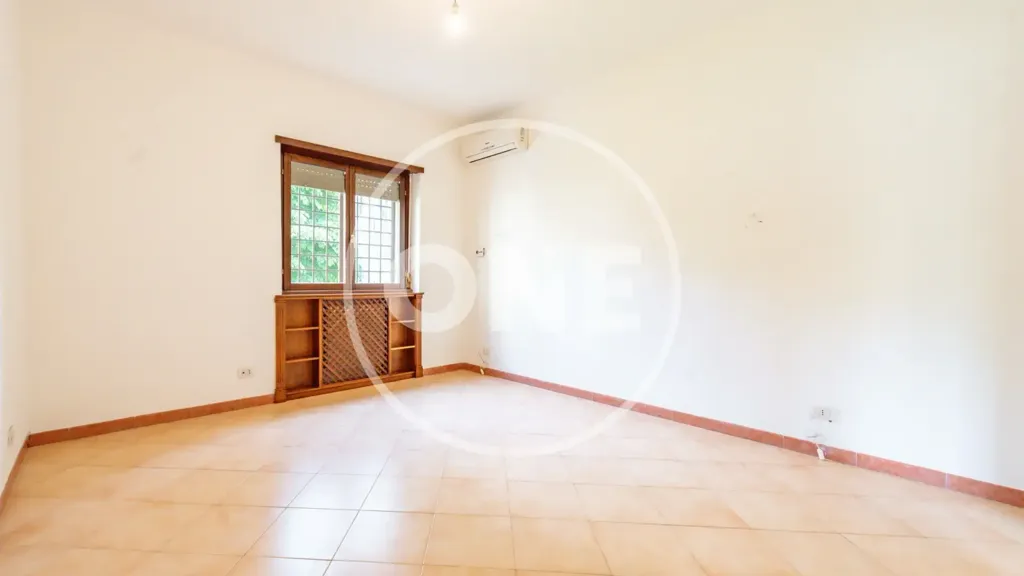 Pièces - Three-Bedroom Apartment with Balcony in Rome
