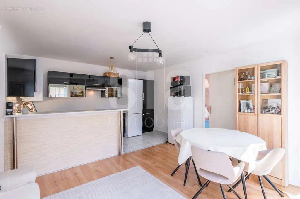 Söögituba - 3-Bed Flat with Parking in Lilas