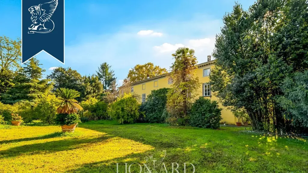 Aed - 15th-Century Villa with Olive Grove near Lucca