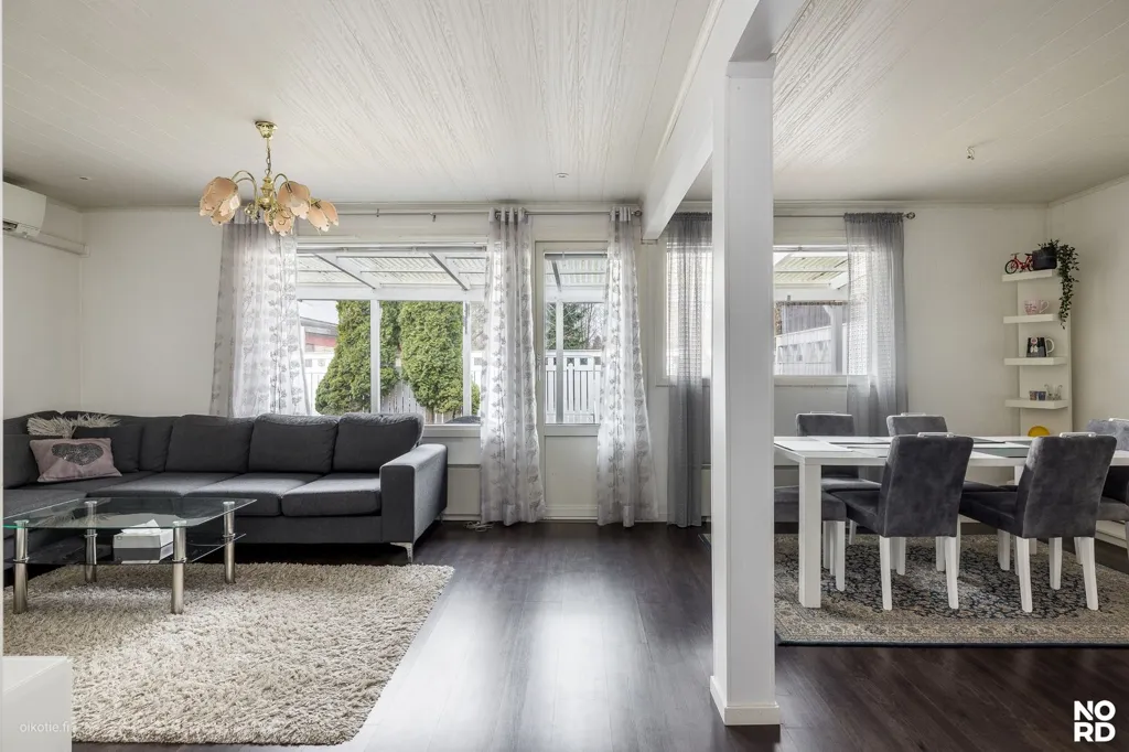 Elutuba - Modernised Apartment with Balcony in Simonlaakso