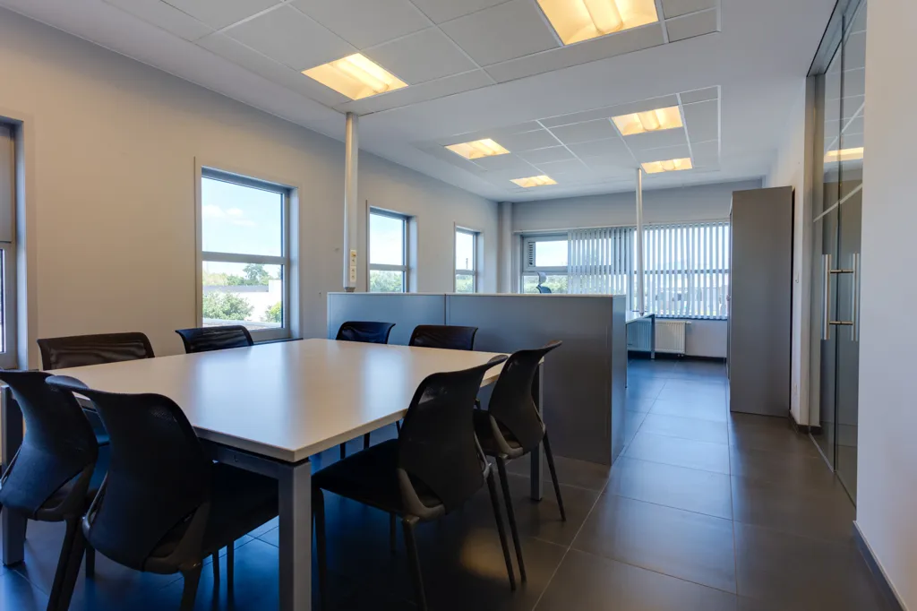 Bureau - Bureau Rénové avec Grandes Vues à Aalter