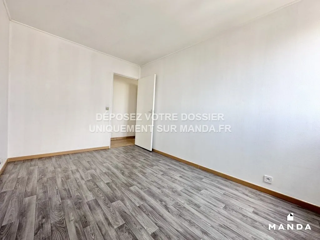 Toad - T2 Flat with Balcony in Lognes