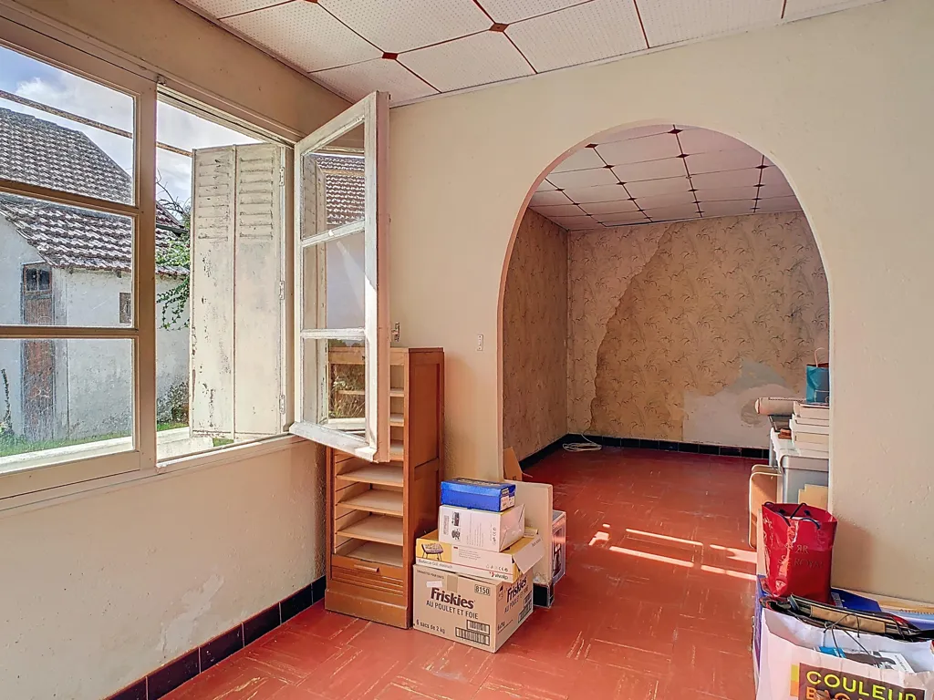 Pièces - Maison avec Garage et Terrain Constructible près des Commerces