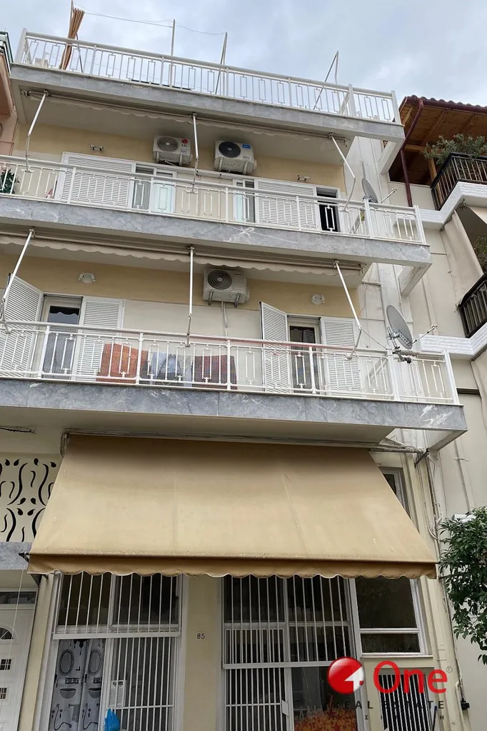 Esterno - Multi-level House with Balcony in Keratsini