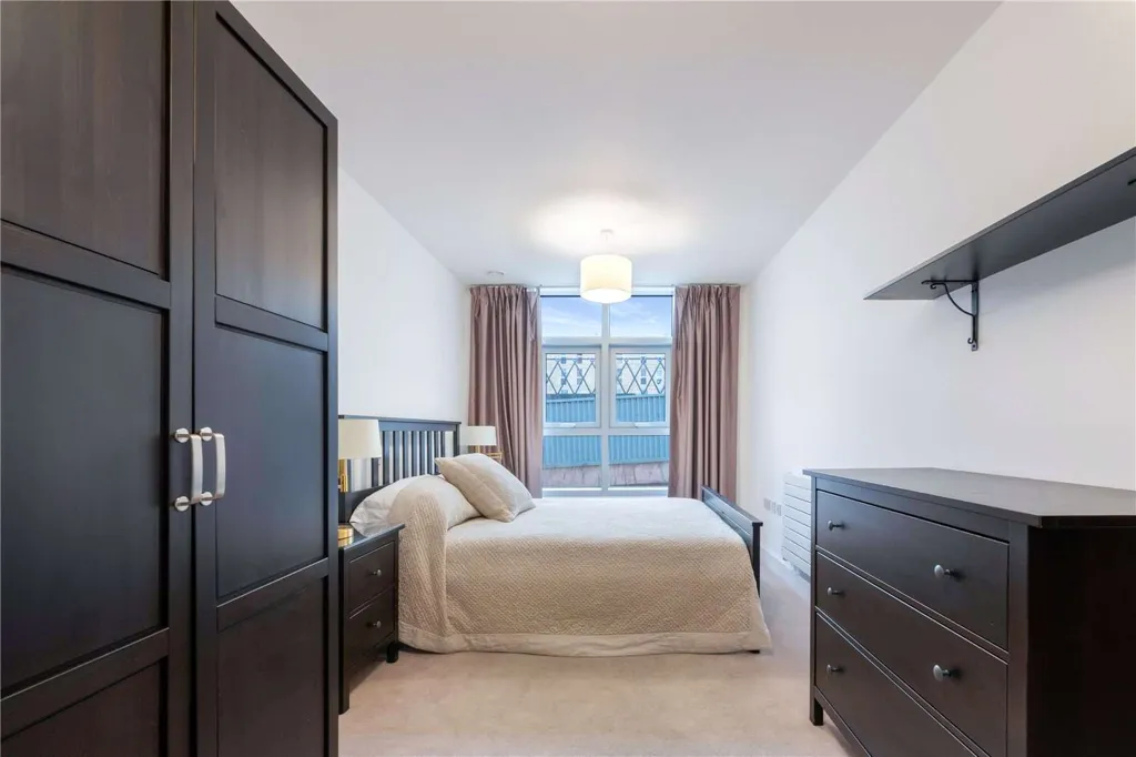 Bedrooms - 2-bedroom apartment in London