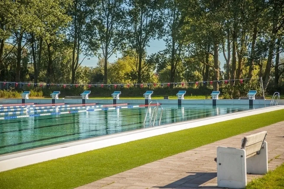 Piscine - Apartment with South-West Balcony in Quiet Area