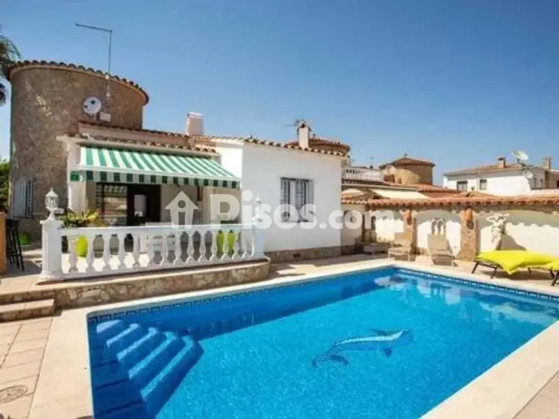 Bassein - Chalet with Pool and Garden in Empuriabrava