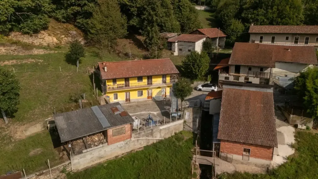 Õhuvaade - Independent House with Panoramic View in Rifreddo
