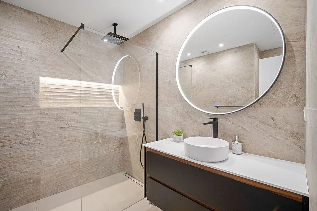 Bathrooms - Semi-Detached House with Pool in Algarrobo
