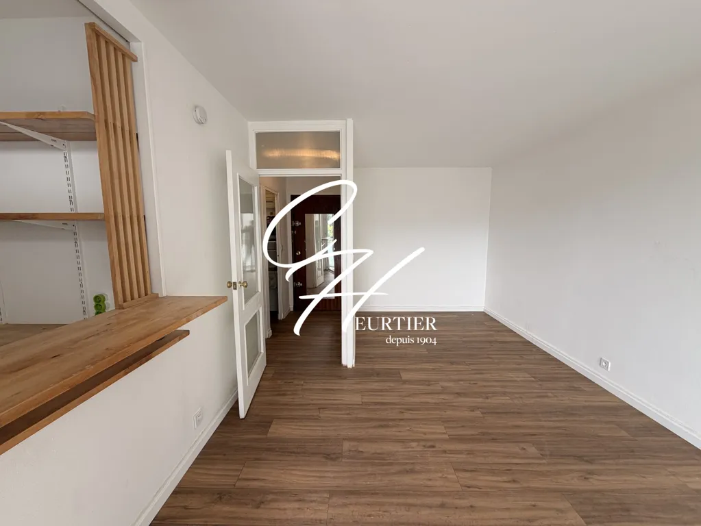 Séjour - Studio Refait à Neuf avec Balcon à Saint-Martin-d'Hères