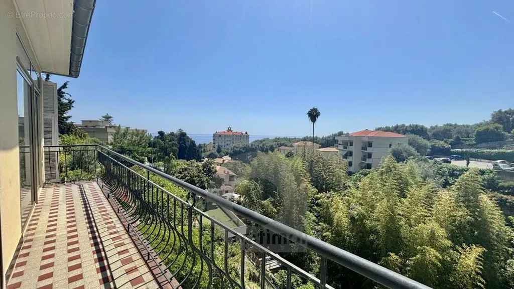 Rõdu - 4-Piece with Sea View in Menton Garavan
