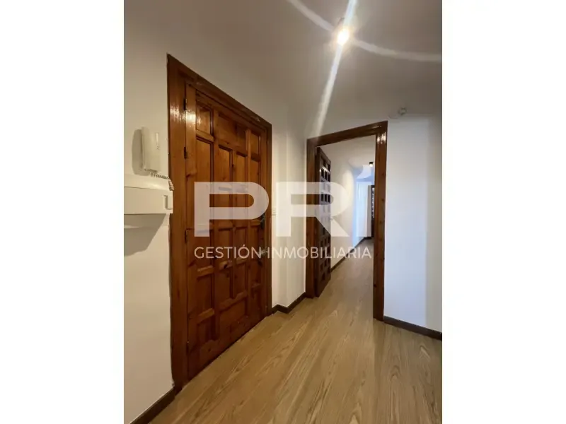 Entrée - Renovated Apartment with Views in Realejo