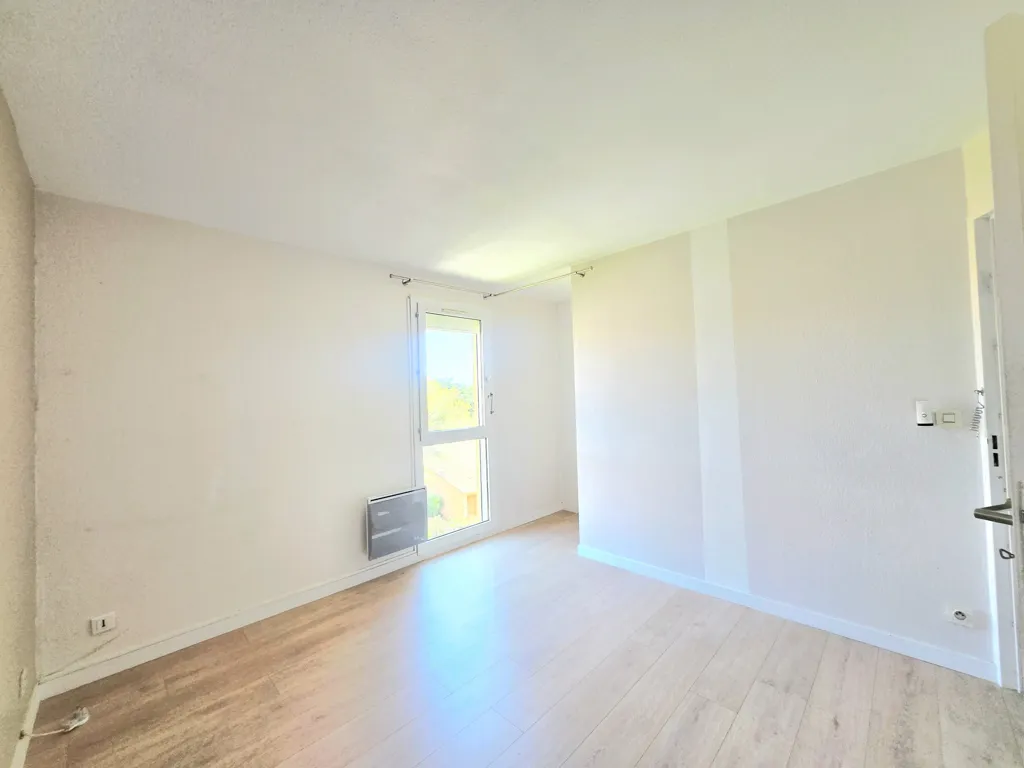 Rooms - 3rd Floor Flat with Terrace in Sablettes