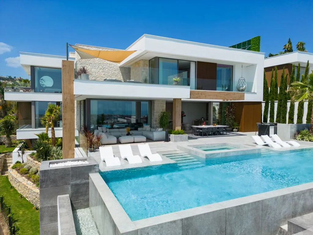 Piscine - Luxury Villa with Panoramic Sea Views in Benahavís