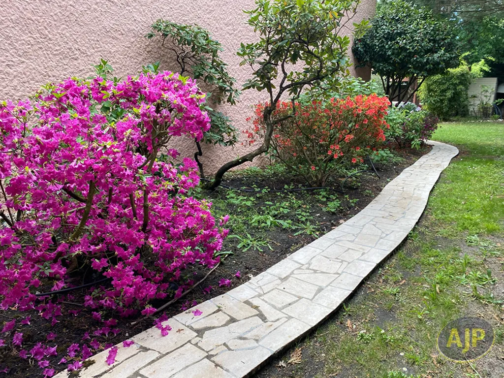 Garden - Exceptional House with Pergola in Merignac