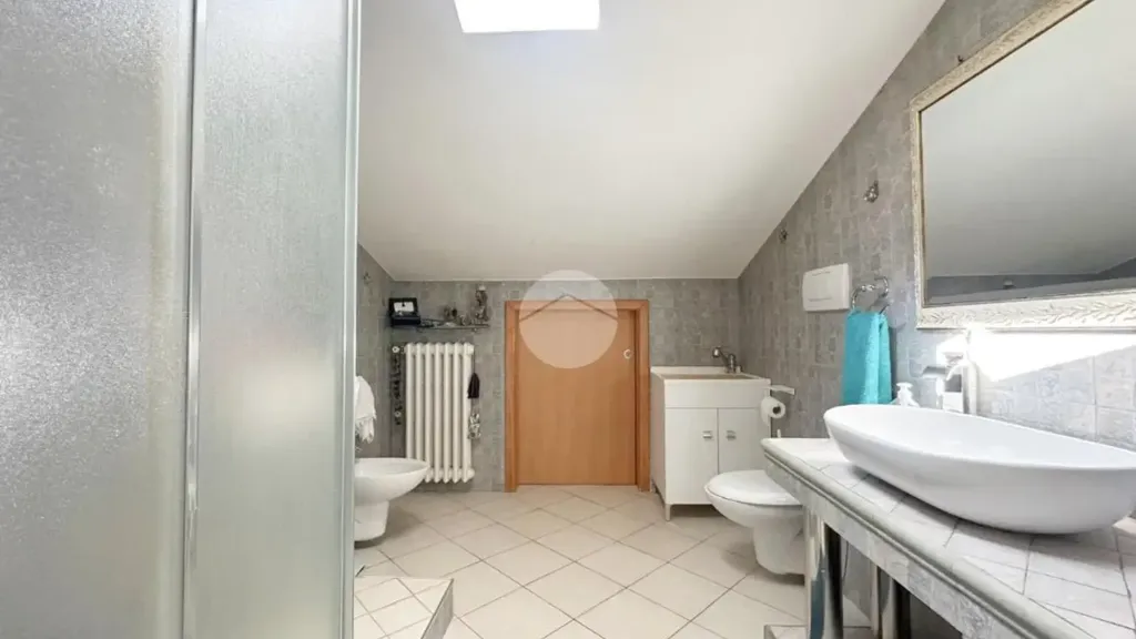 Baños - Mansard Trilocale near Beach in Termoli