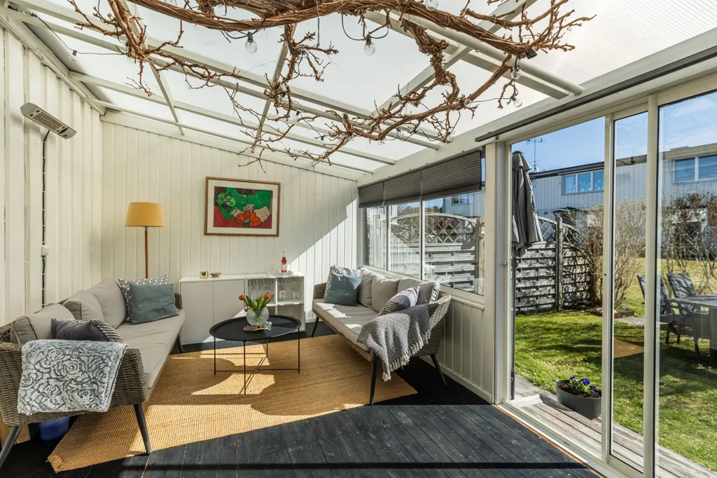 Terrasse - Terraced House with Glazed Balcony in Central Värnamo