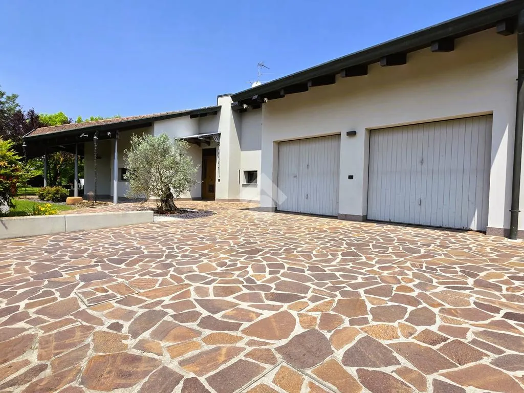 Välivaade - Villa with Private Park in Borgoforte