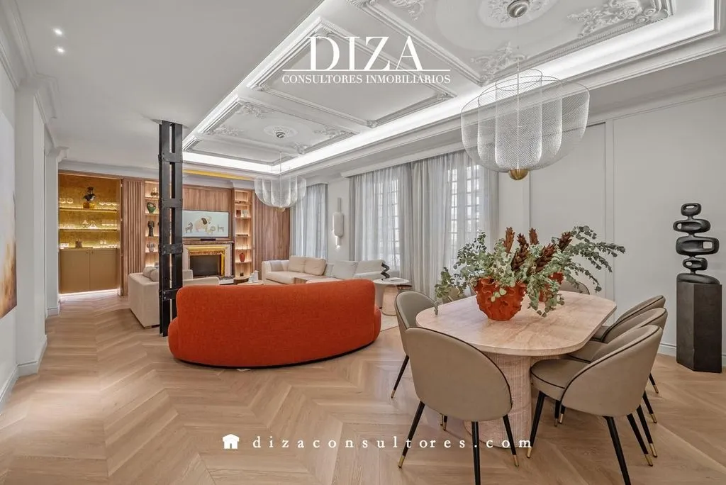 Söögituba - Luxury 6-Bedroom Apartment in Madrid