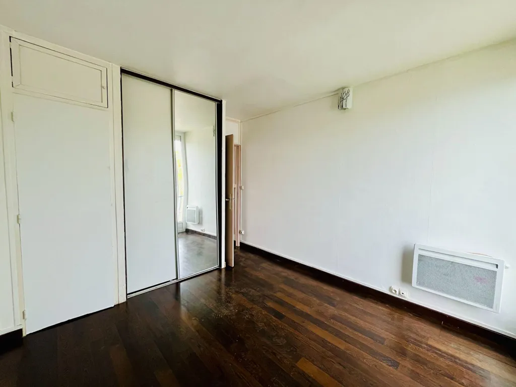 Toad - 3-Bed Apartment with Parking in Fleury les Aubrais