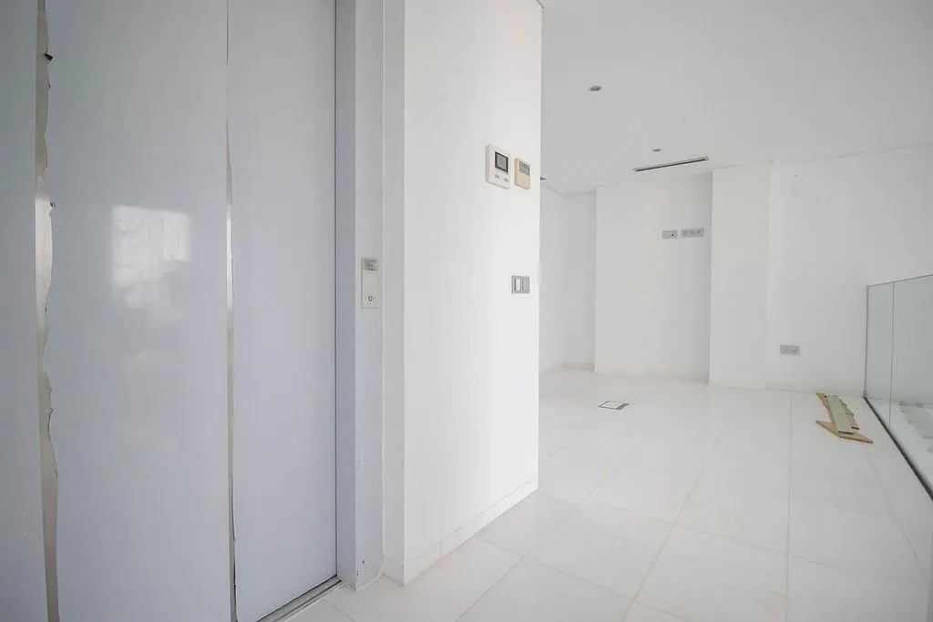 Entrée - Contemporary Townhouse with Pool in Ifara