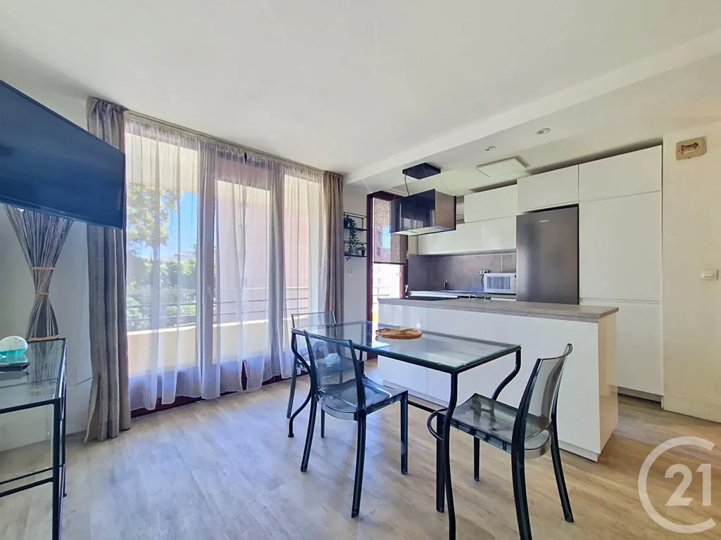 Söögituba - T2 Apartment with Sea View in Fréjus Plage